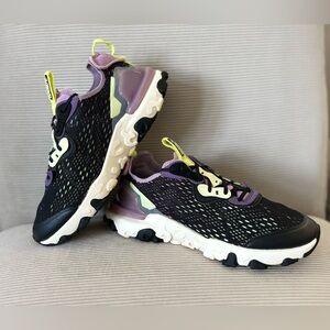 Women’s/girls Nike React Vision in the "Gravity Purple" 8.5 (7Y)